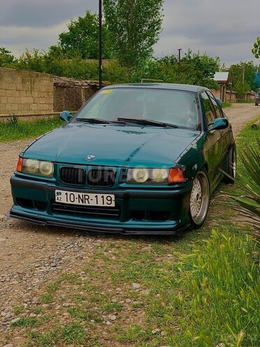 BMW 320 1994, 472,000 km - 2.0 л - Qazax