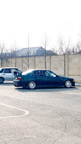 BMW 320 1994, 472,000 km - 2.0 л - Qazax