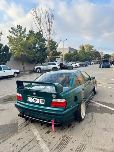 BMW 320 1994, 472,000 km - 2.0 л - Qazax