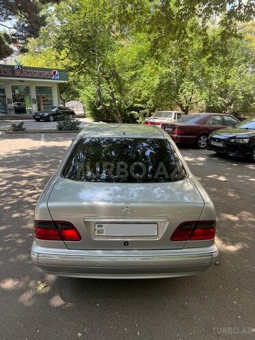 Mercedes E 240 1999, 200,000 km - 2.4 l - Bakı