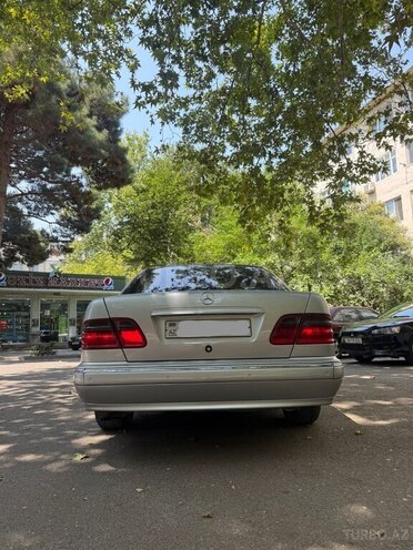 Mercedes E 240 1999, 200,000 km - 2.4 l - Bakı
