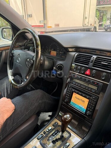 Mercedes E 240 1999, 200,000 km - 2.4 l - Bakı