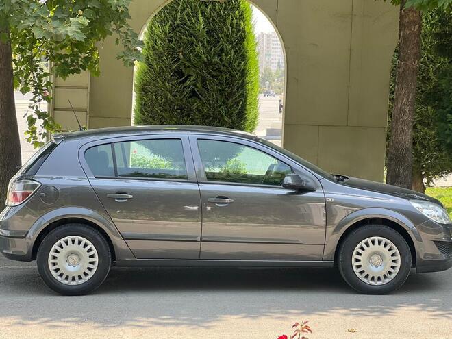 Opel Astra 2009, 228,000 km - 1.4 l - Gəncə