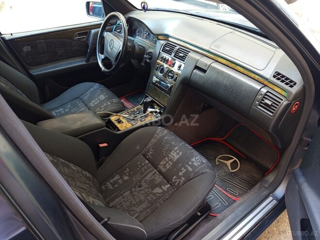 Mercedes E 200 1997, 228,000 km - 2.0 l - Bakı