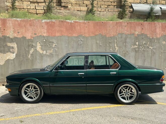 BMW 525 1985, 220,000 km - 2.7 l - Bakı
