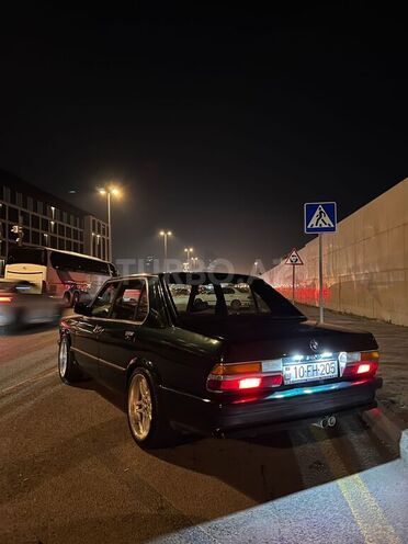 BMW 525 1985, 220,000 km - 2.7 l - Bakı