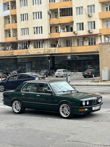 BMW 525 1985, 220,000 km - 2.7 l - Bakı