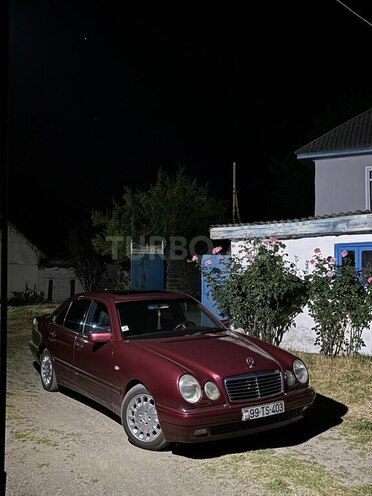 Mercedes E 220 d 1998, 560,000 km - 2.2 l - Astara