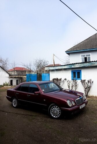 Mercedes E 220 d 1998, 560,000 km - 2.2 l - Astara