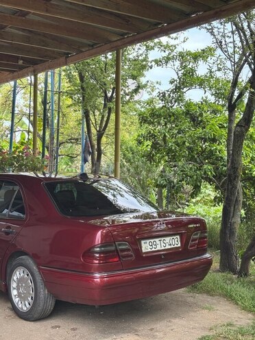 Mercedes E 220 d 1998, 560,000 km - 2.2 l - Astara