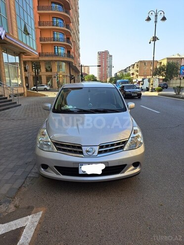 Nissan Tiida-1