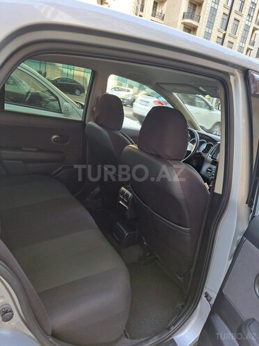 Nissan Tiida-13