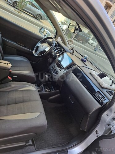 Nissan Tiida-12