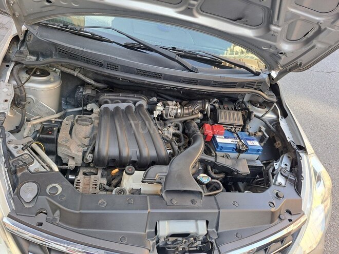 Nissan Tiida-14