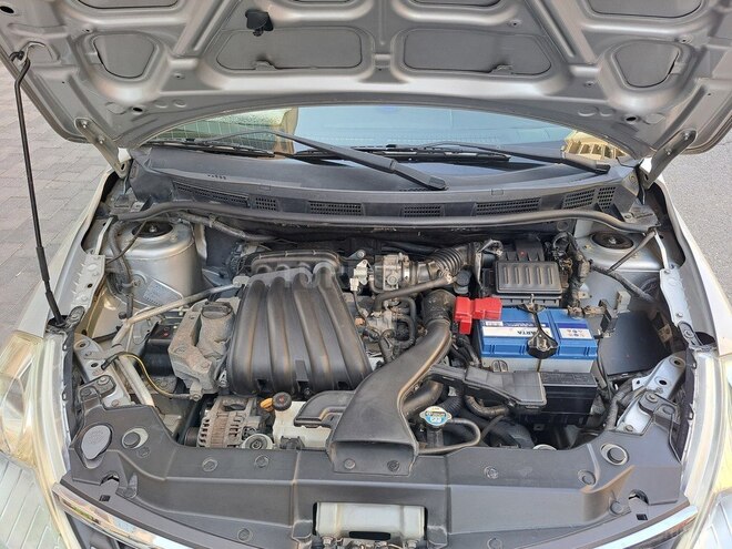 Nissan Tiida-17