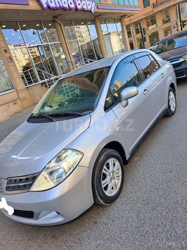 Nissan Tiida-15