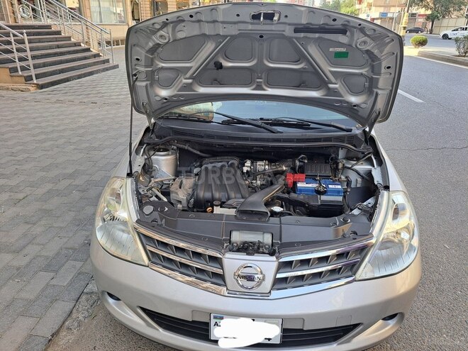 Nissan Tiida-16