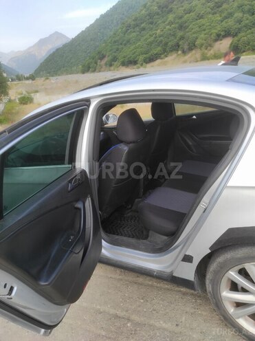 Volkswagen Passat 2010, 323,478 km - 2.0 l - Qəbələ