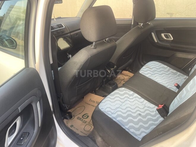 Skoda Fabia 2010, 296,000 km - 1.6 л - Bakı