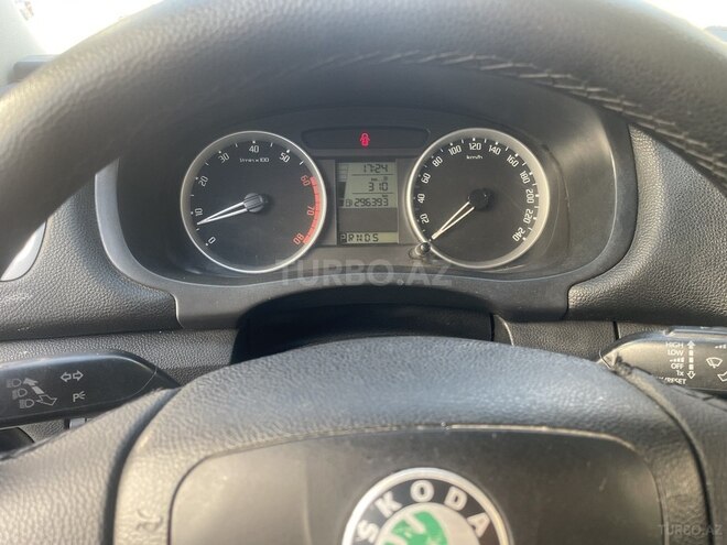 Skoda Fabia 2010, 296,000 km - 1.6 л - Bakı