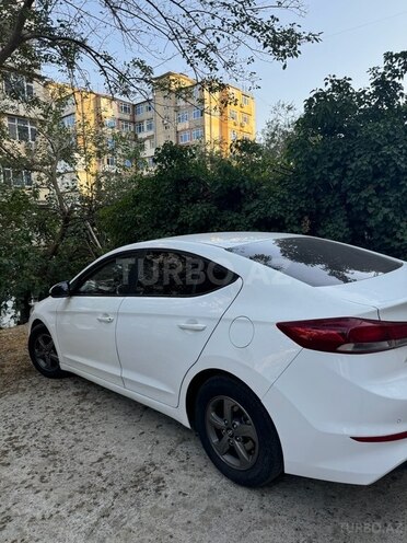 Hyundai Avante 2016, 220,000 km - 1.6 л - Bakı