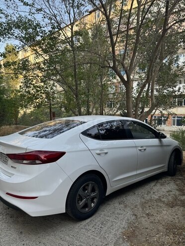 Hyundai Avante 2016, 220,000 km - 1.6 л - Bakı