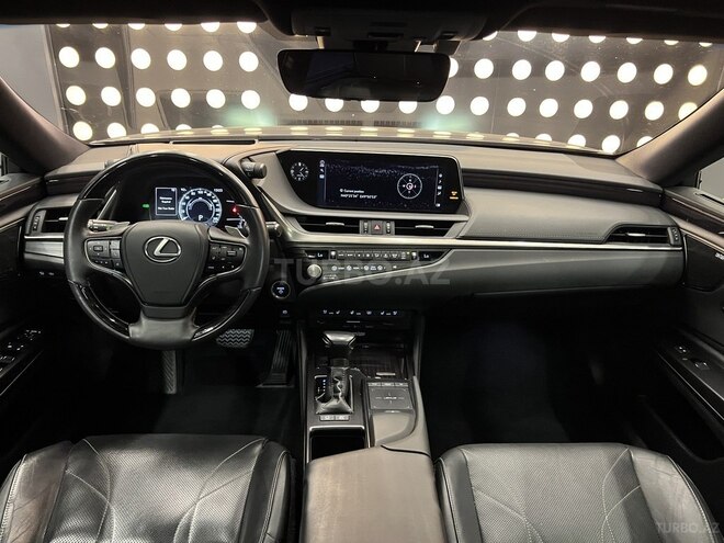 Lexus ES 300h-13