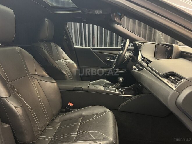 Lexus ES 300h-12