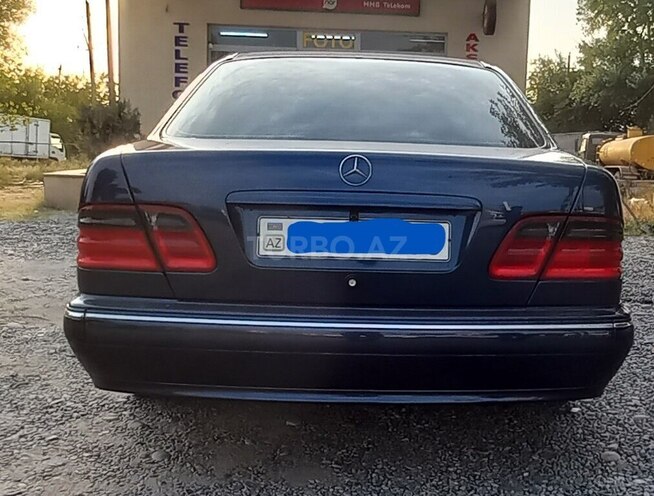 Mercedes E 240 2000, 312,000 km - 2.4 л - Beyləqan