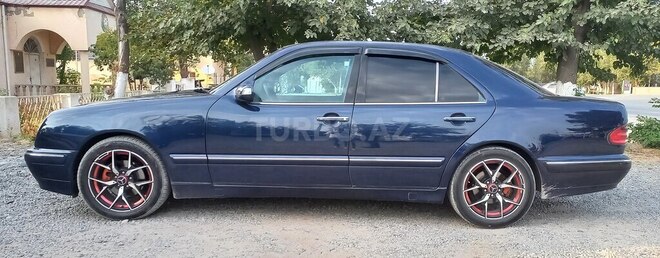 Mercedes E 240 2000, 312,000 km - 2.4 л - Beyləqan