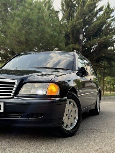 Mercedes C 220 1999, 318,000 km - 2.2 l - Saatlı