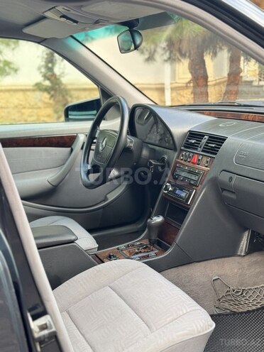 Mercedes C 220 1999, 318,000 km - 2.2 l - Saatlı