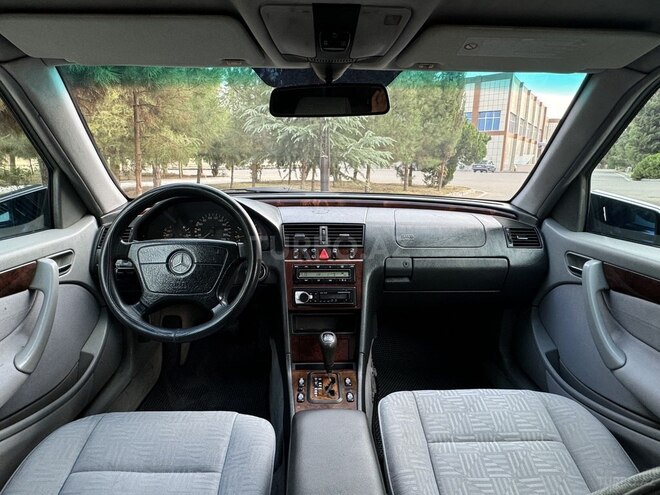 Mercedes C 220 1999, 318,000 km - 2.2 l - Saatlı