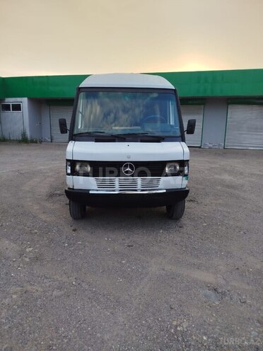 Mercedes 208 D 1994, 666,000 km - 2.3 l - Tovuz