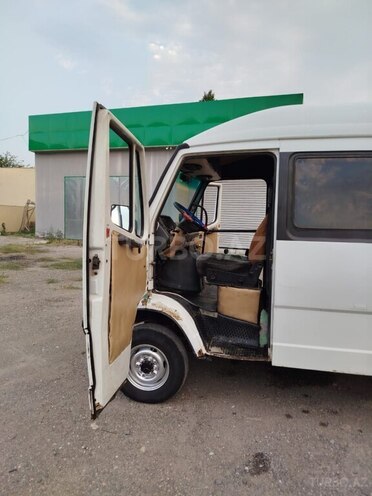 Mercedes 208 D 1994, 666,000 km - 2.3 l - Tovuz