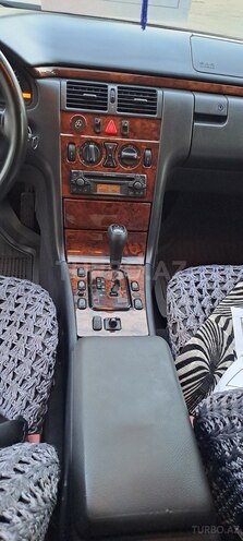 Mercedes E 240 1999, 271,400 km - 2.4 л - Bakı