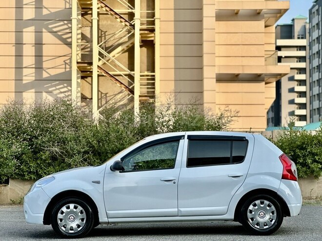 Renault Sandero 2013, 213,580 km - 1.6 l - Bakı