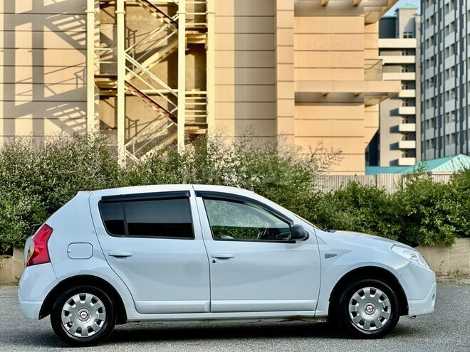 Renault Sandero 2013, 213,580 km - 1.6 l - Bakı