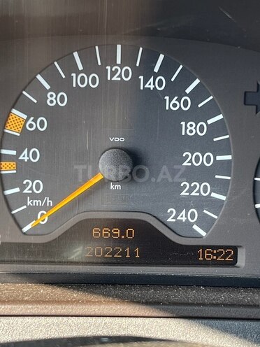 Mercedes E 240 1998, 202,000 km - 2.4 l - Bakı