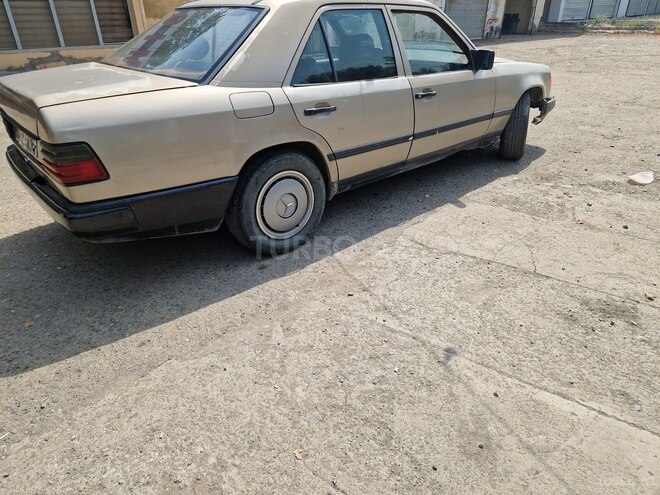 Mercedes E 230 1989, 250,000 km - 2.3 l - Goranboy
