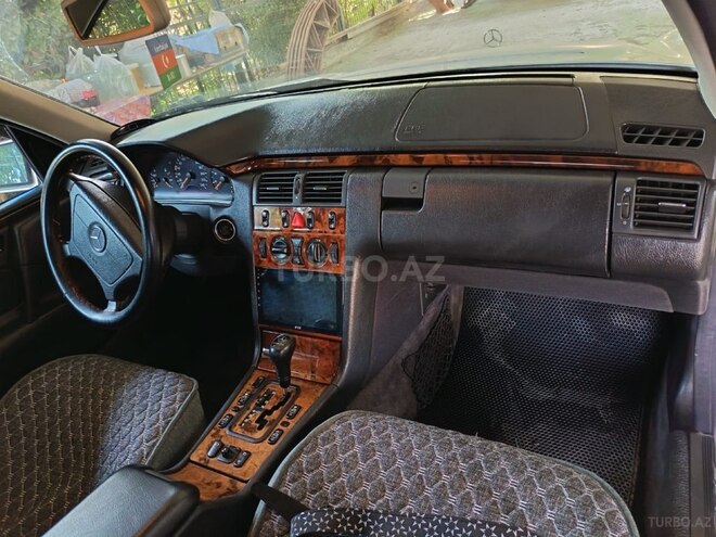 Mercedes E 240 1999, 120,000 km - 2.6 l - Sabirabad