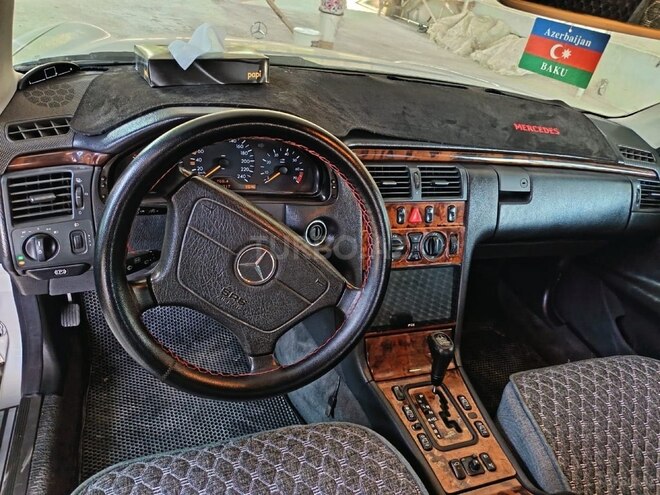 Mercedes E 240 1999, 120,000 km - 2.6 l - Sabirabad