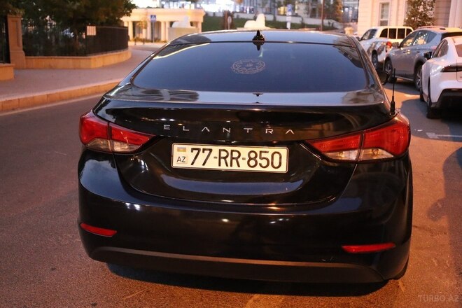 Hyundai Elantra 2015, 153,975 km - 1.8 л - Bakı