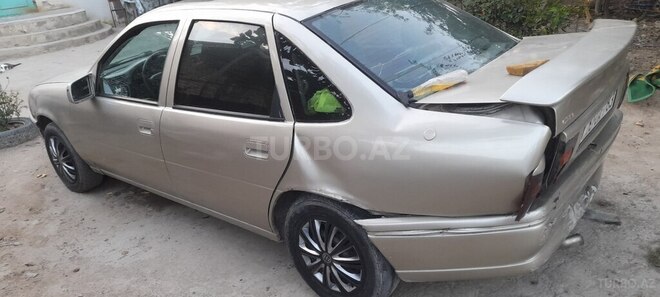 Opel Vectra 1993, 450,000 km - 1.8 l - Sumqayıt