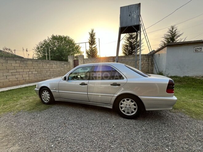 Mercedes C 220 2000, 390,000 km - 2.2 л - Sabirabad