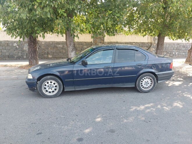 BMW 316 1991, 400,000 km - 1.6 l - Qax