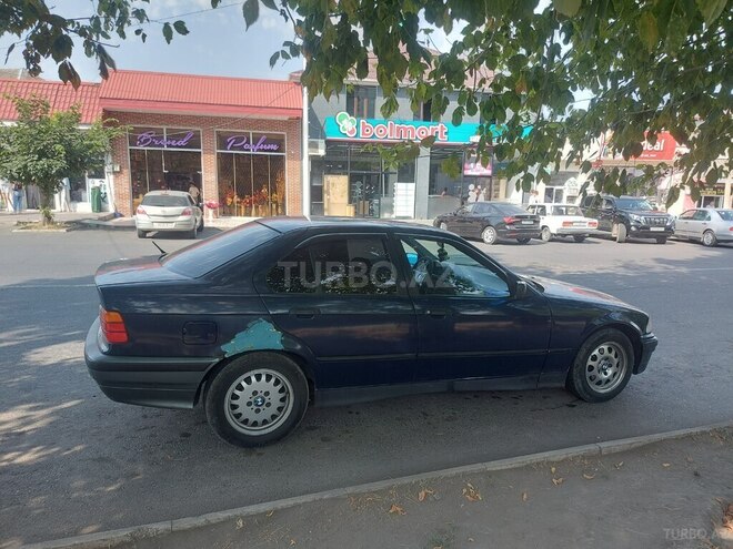 BMW 316 1991, 400,000 km - 1.6 l - Qax