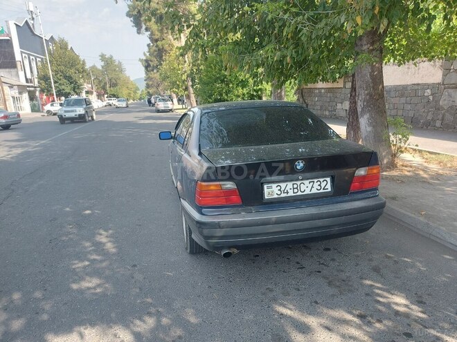 BMW 316 1991, 400,000 km - 1.6 l - Qax
