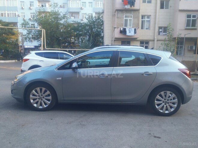 Opel Astra 2012, 170,000 km - 1.6 l - Bakı