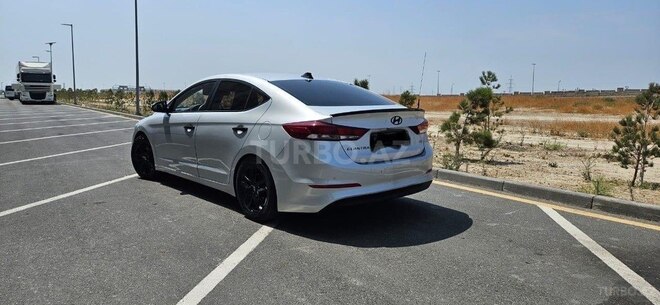 Hyundai Elantra 2016, 220,000 km - 1.6 l - Bakı